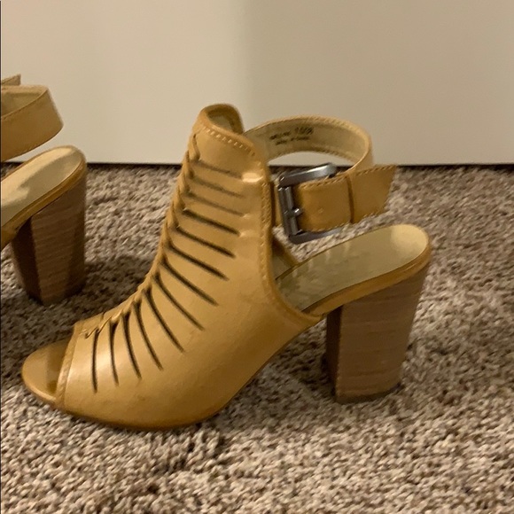 summer sandals with heel - Picture 2 of 4